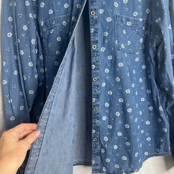 Basic Editions Blue Chambray Floral Long Sleeve Button Up Cotton Blend Top‎ Sz L - Picture 6 of 9